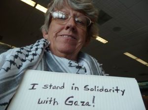 Lora stands in solidarity with Gaza (July 9, 2014)